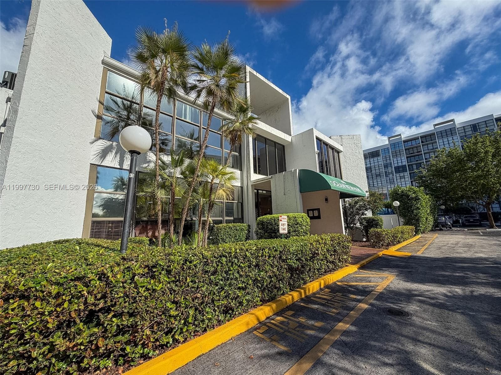 OCEANVIEW PARK CONDO · #531 in Hallandale Beach - Photo 31