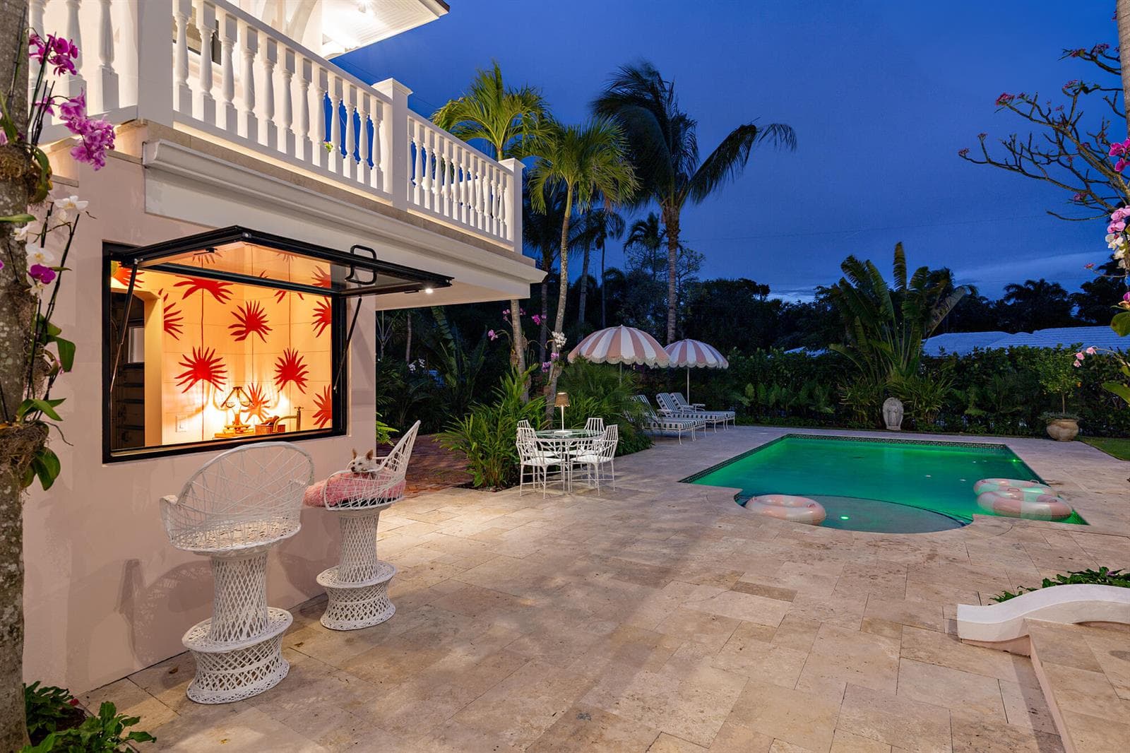 Pool Bar