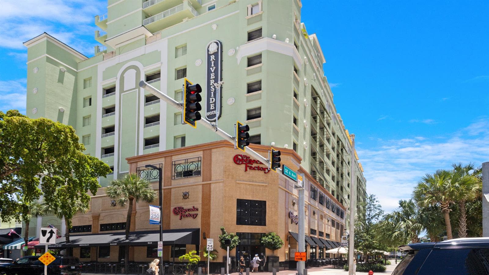 Las Olas Shopping & dining
