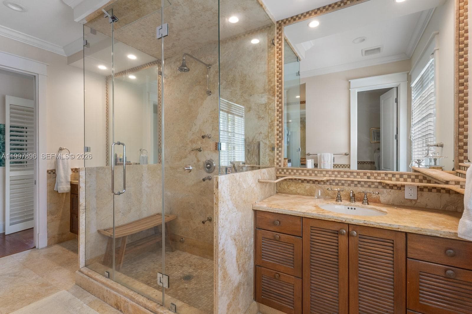 685 Harbor Ln photo 32