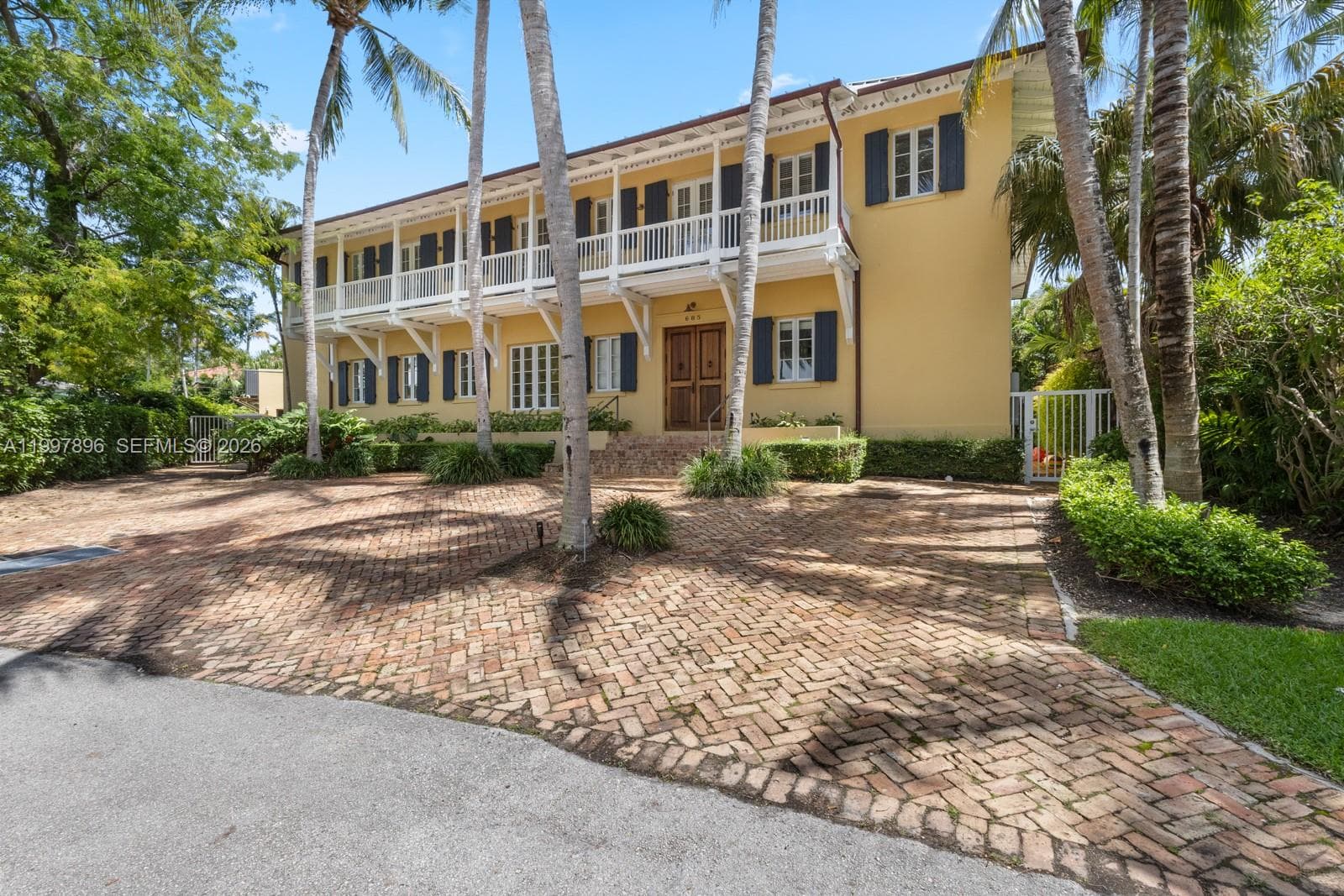 685 Harbor Ln photo 11