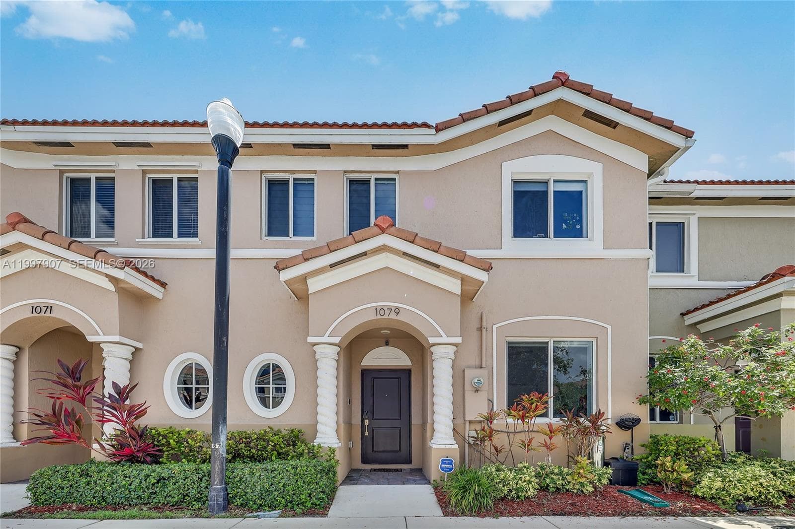 1079 SE 23rd Ter photo 2
