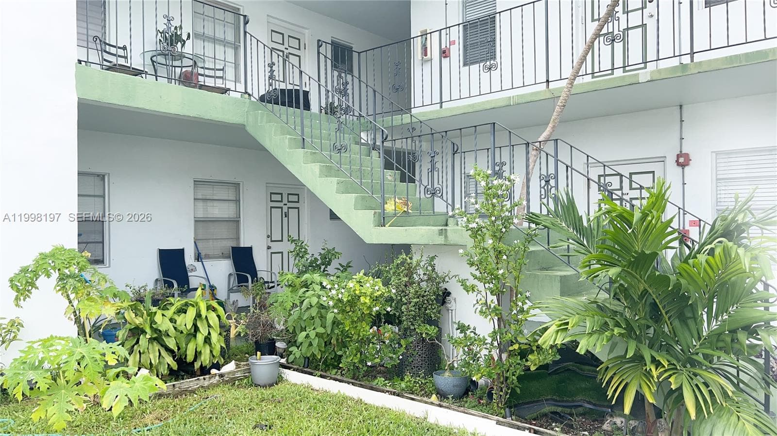 Cypress Gardens Condo · #6B in Hollywood - Photo 8