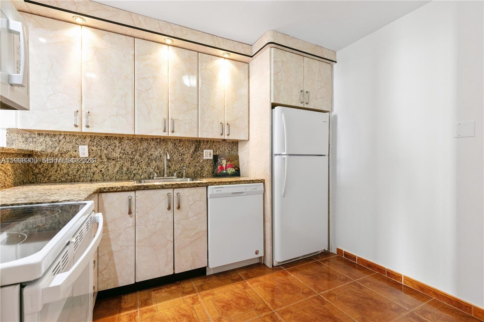 PLAZA TOWERS SOUTH · #1103 in Hallandale Beach - Photo 16