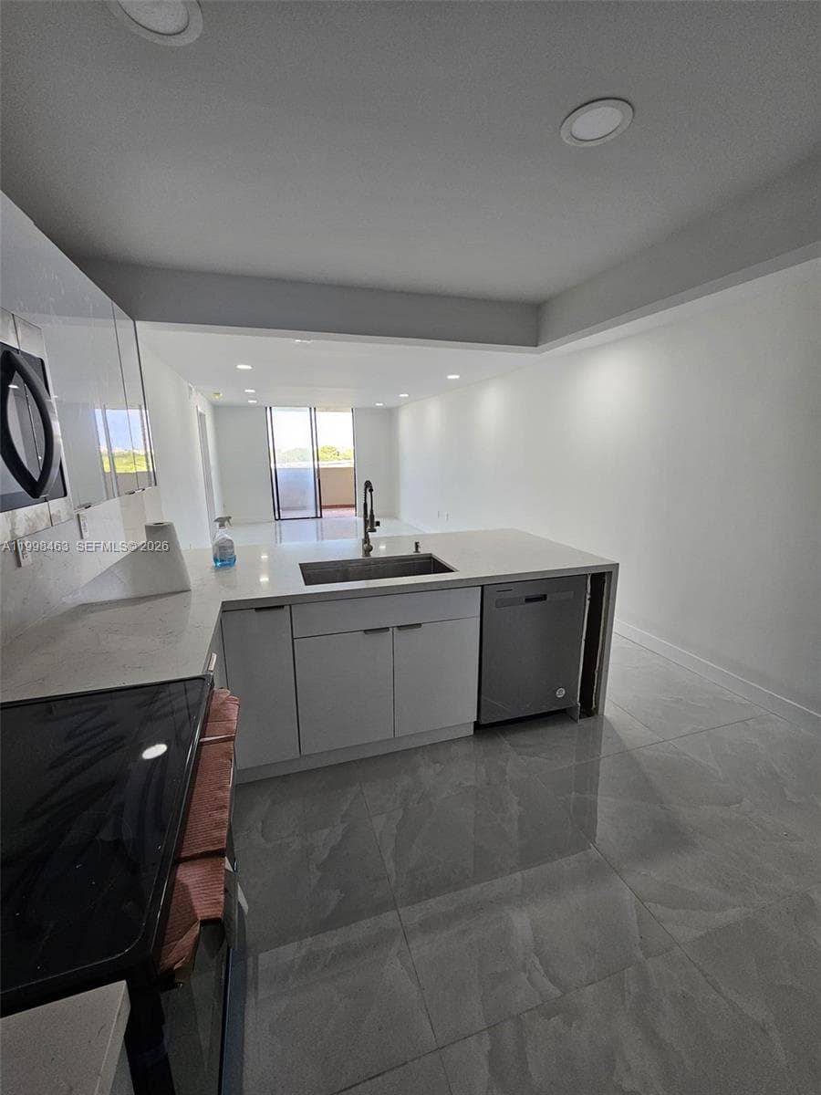 BAY PLAZA CONDOMINIUM · #506 in Miami Beach - Photo 5