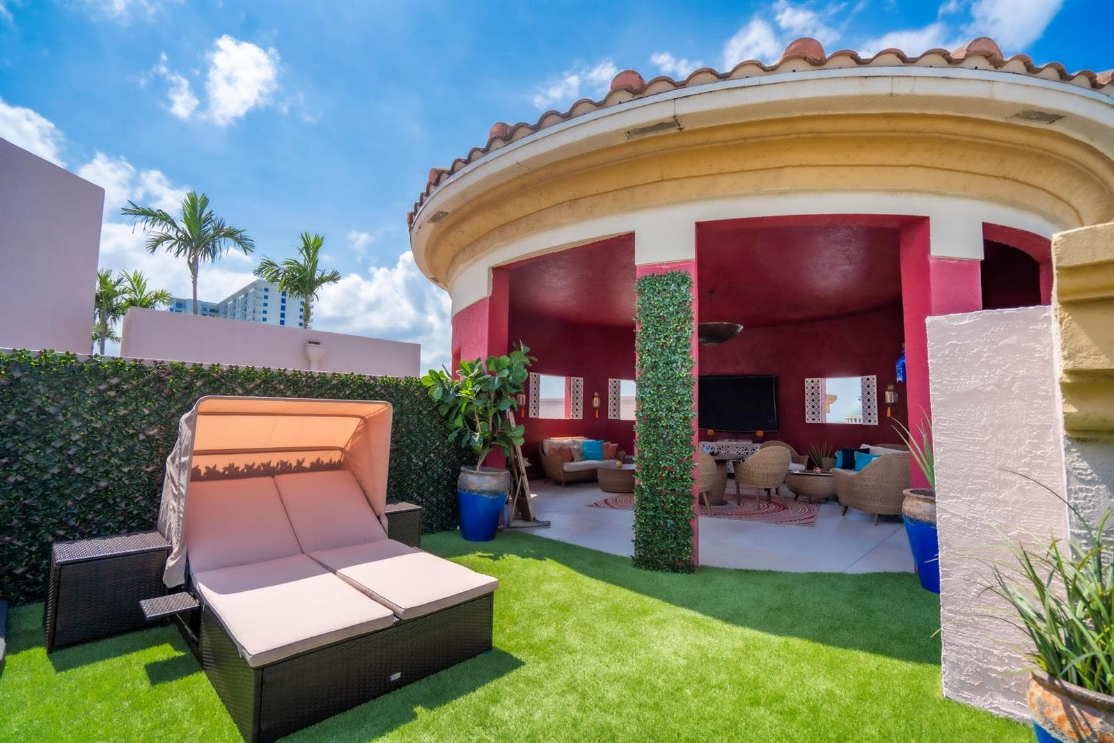 PRIVATE ROOFTOP PATIO