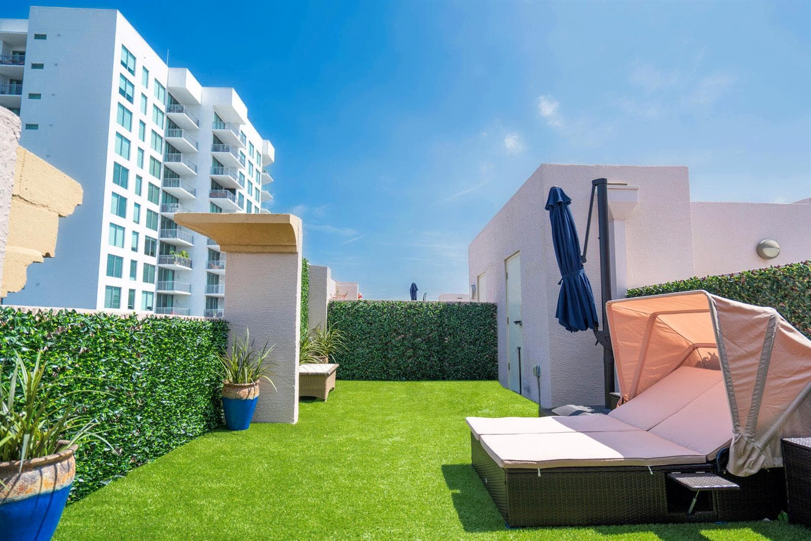1000 FT PRIVATE ROOFTOP