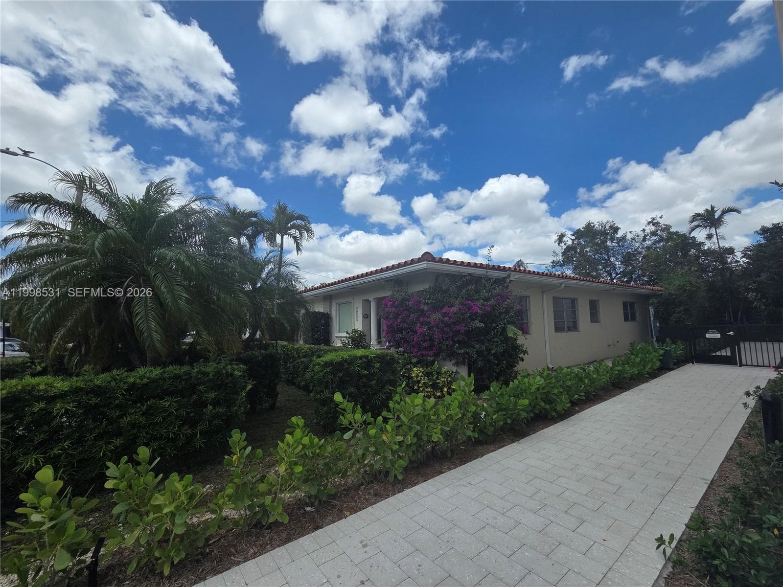 345 Malaga Ave photo 43