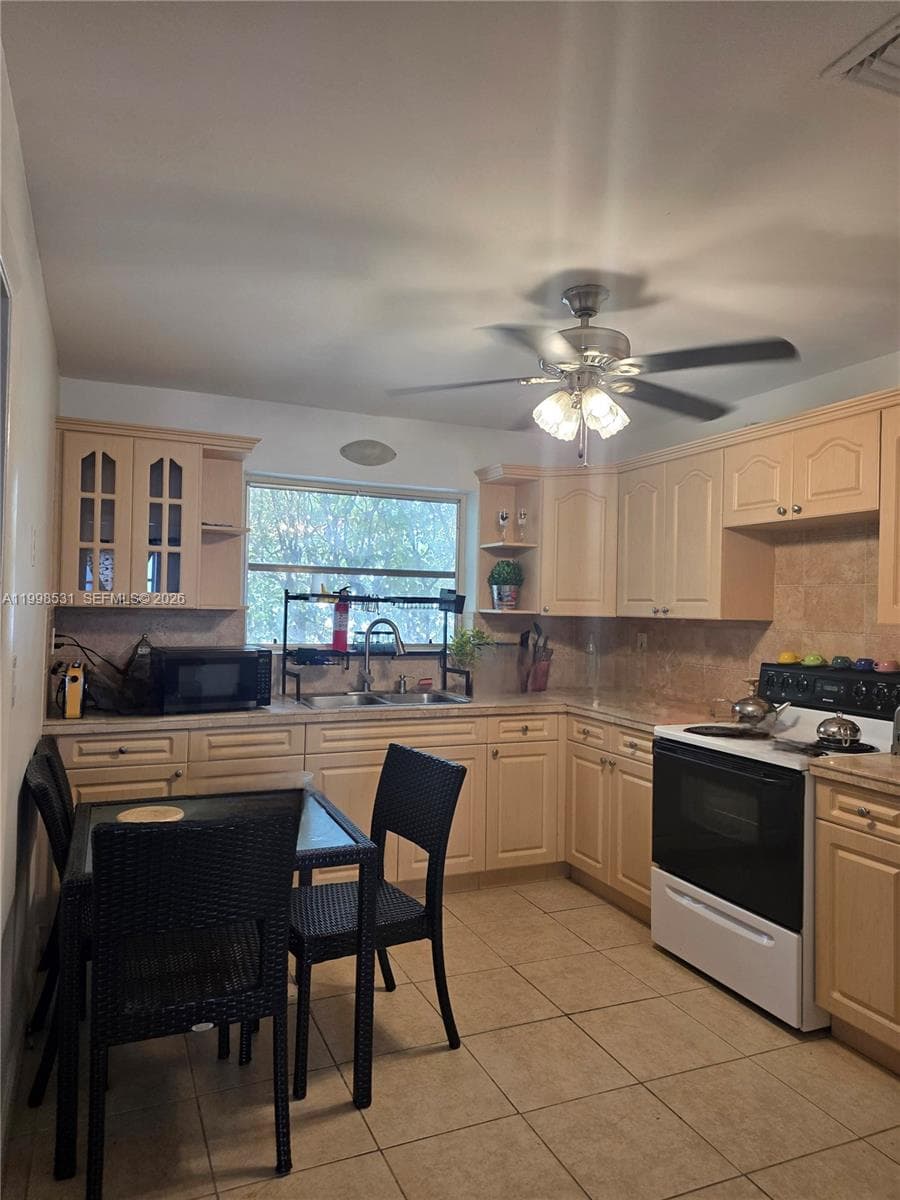 345 Malaga Ave photo 16
