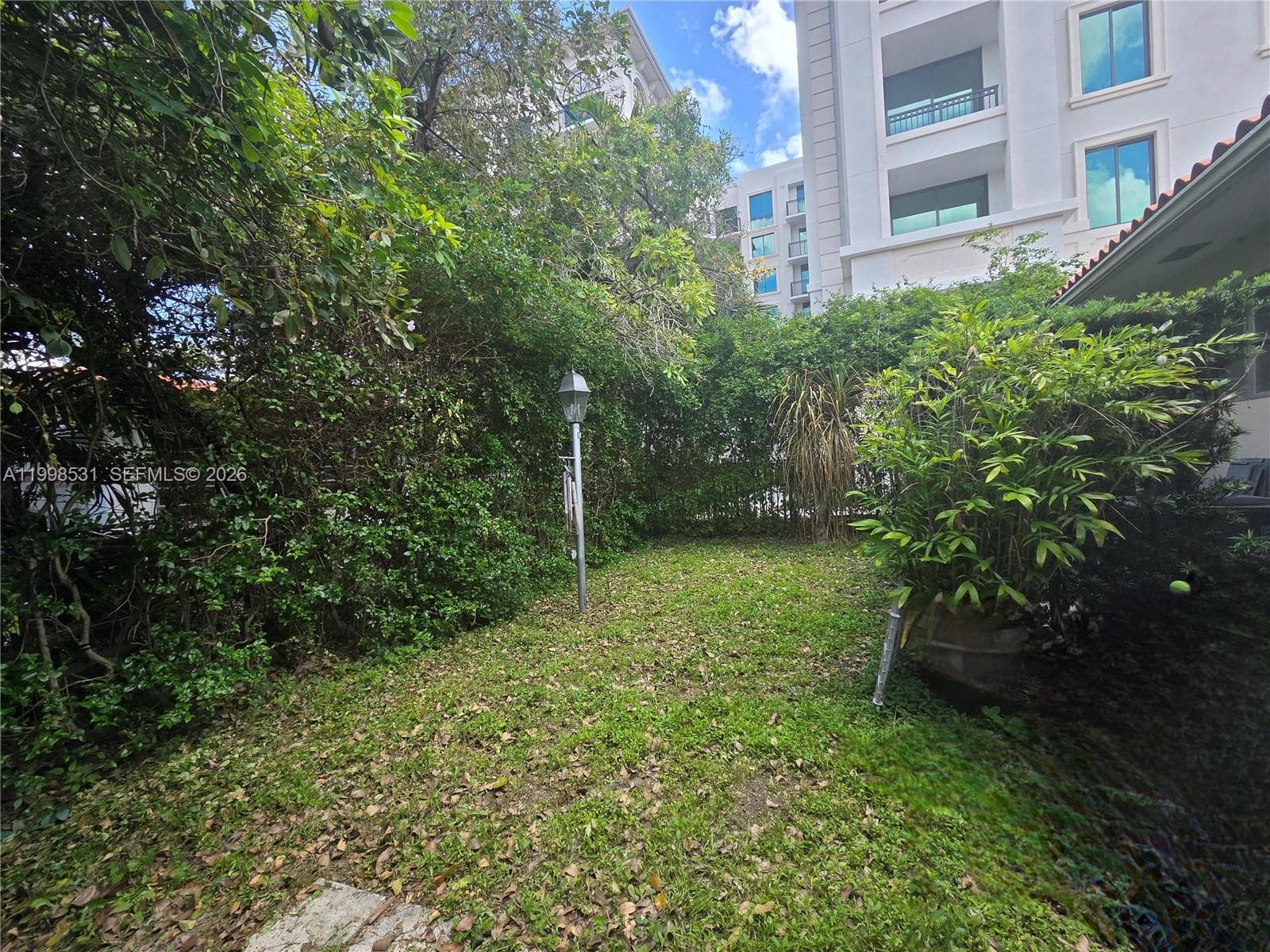 345 Malaga Ave photo 53