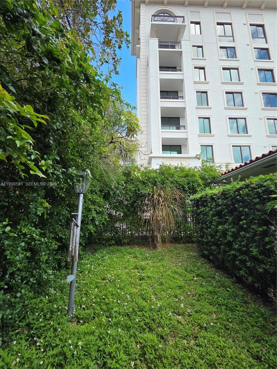 345 Malaga Ave photo 14
