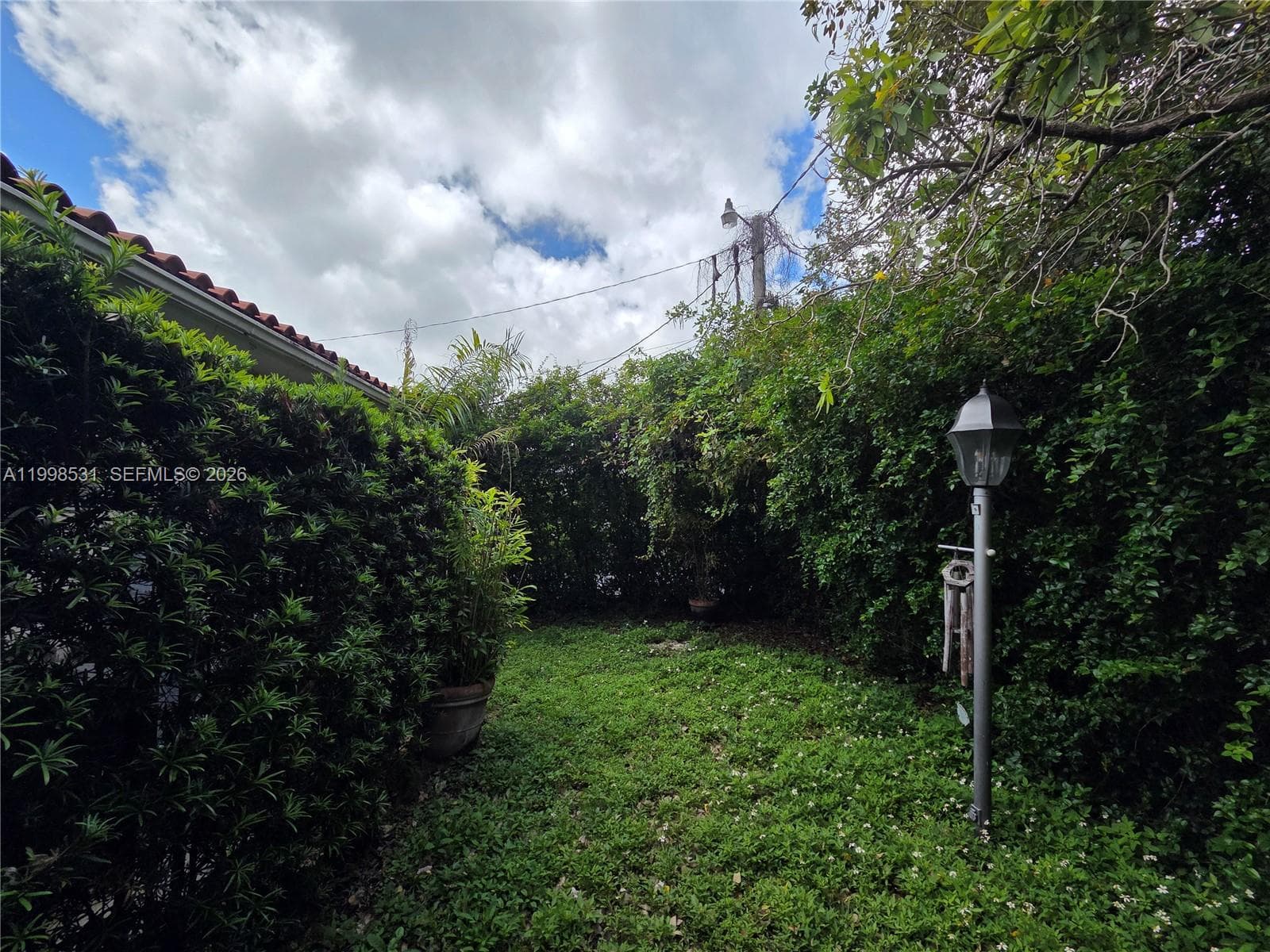 345 Malaga Ave photo 11