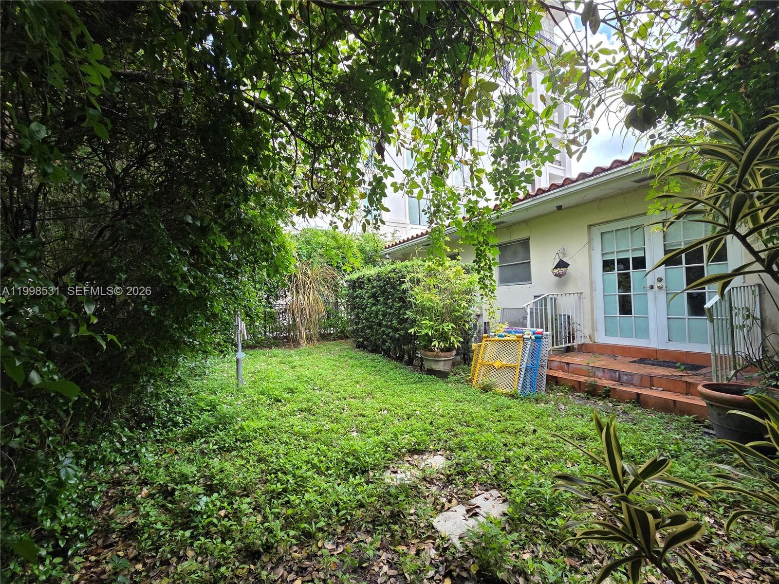 345 Malaga Ave photo 19