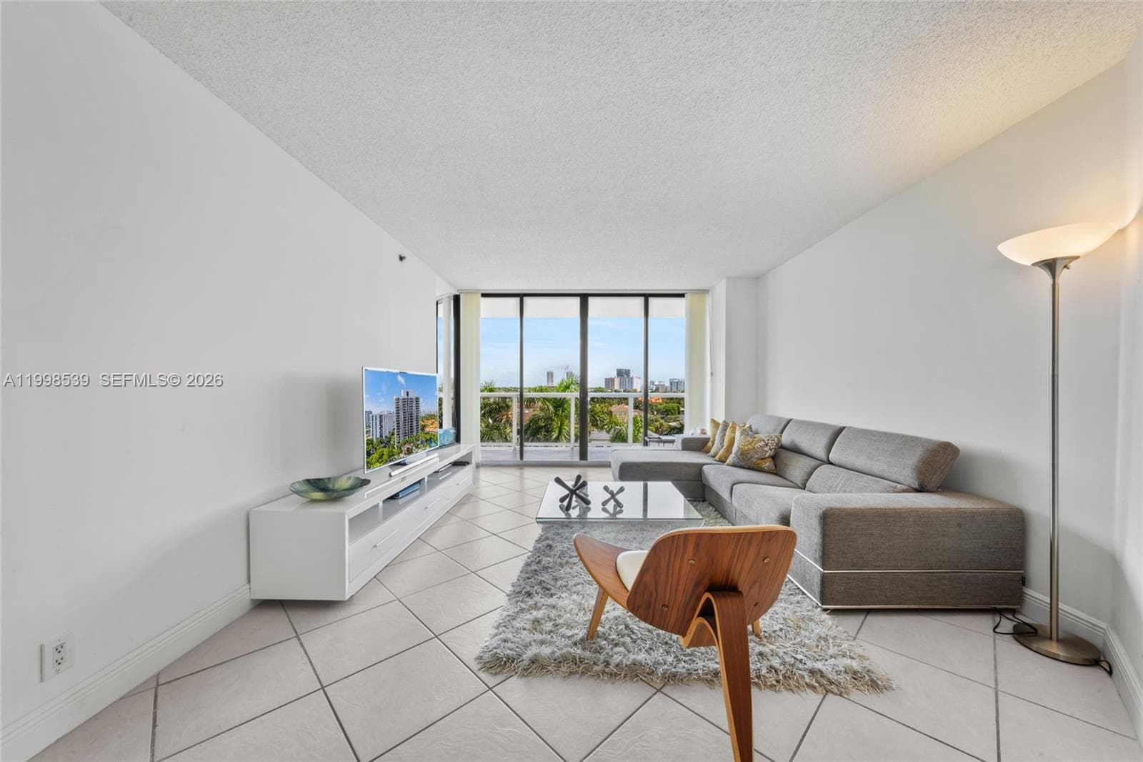 HARBOR TWS AT THE WATERWA · #601+DEN in Aventura - Photo 5