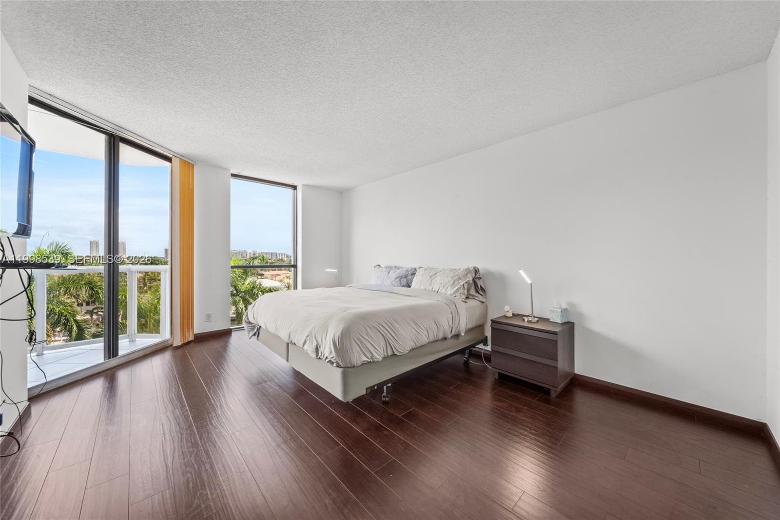 HARBOR TWS AT THE WATERWA · #601+DEN in Aventura - Photo 19