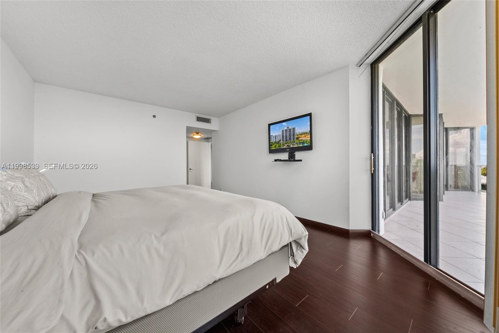 HARBOR TWS AT THE WATERWA · #601+DEN in Aventura - Photo 21