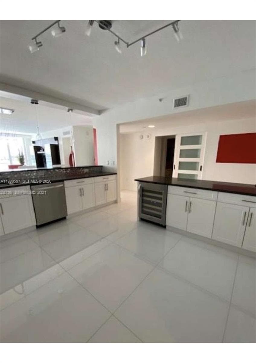 Golden Bay Club · #605 in Sunny Isles Beach - Photo 5