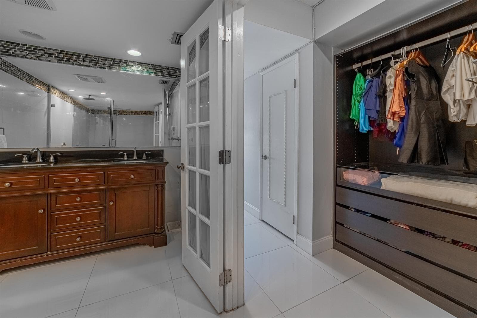 Bedroom1-Bathroom-B