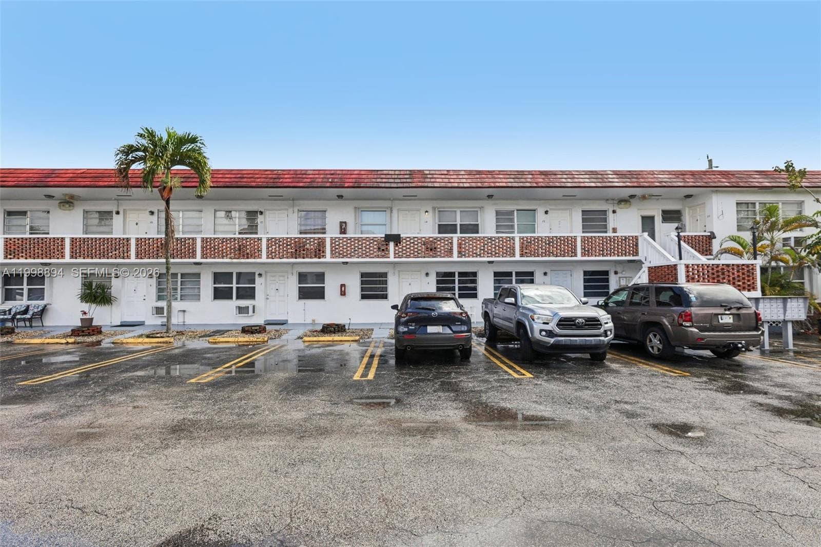 RONOLA APTS CONDO · #18 in Dania Beach - Photo 17
