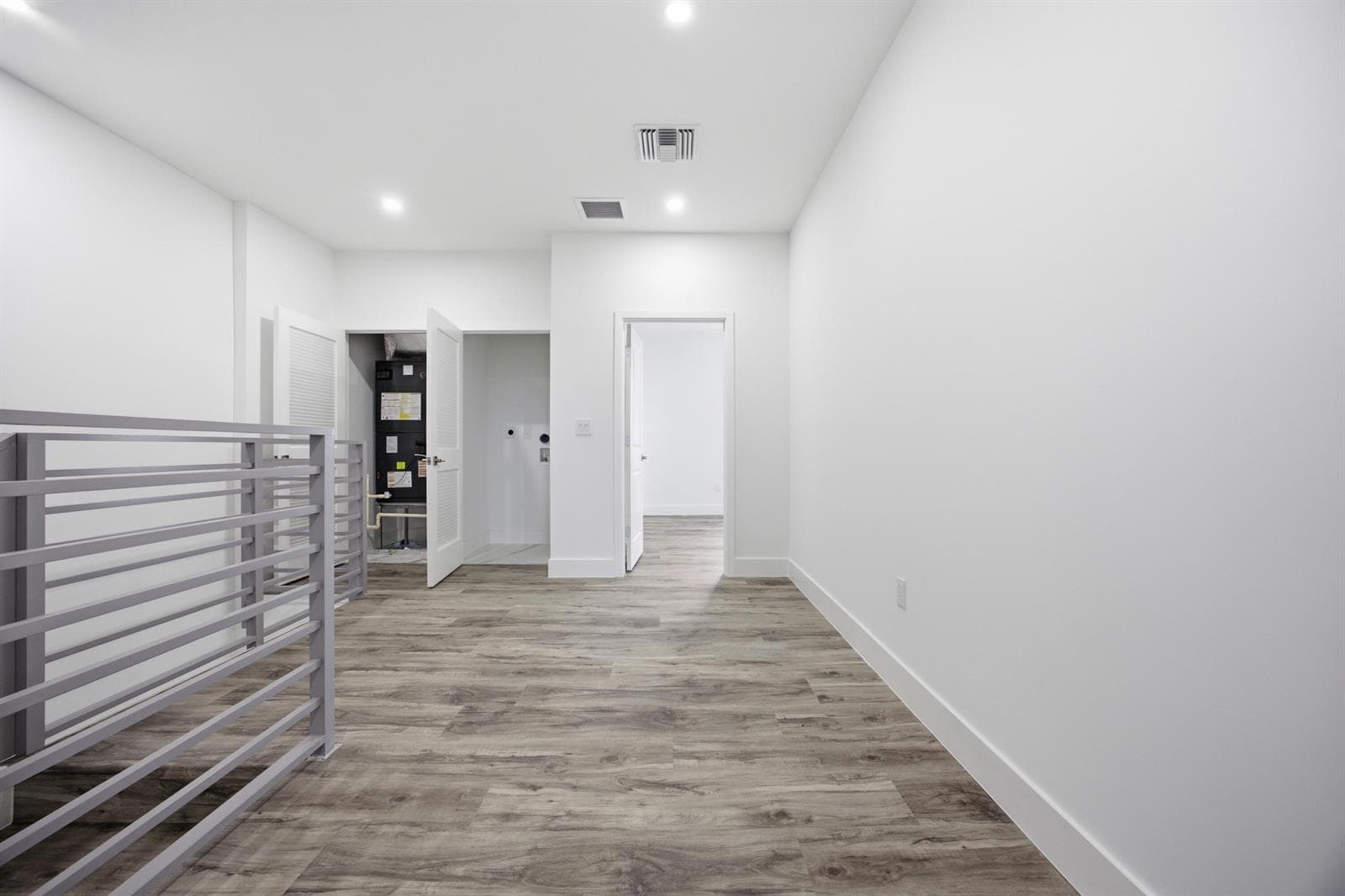 29-upper-closet
