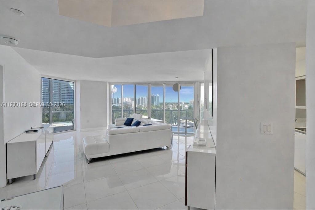 ST TROPEZ OCEAN CONDO · #8-C in Miami Beach - Photo 4