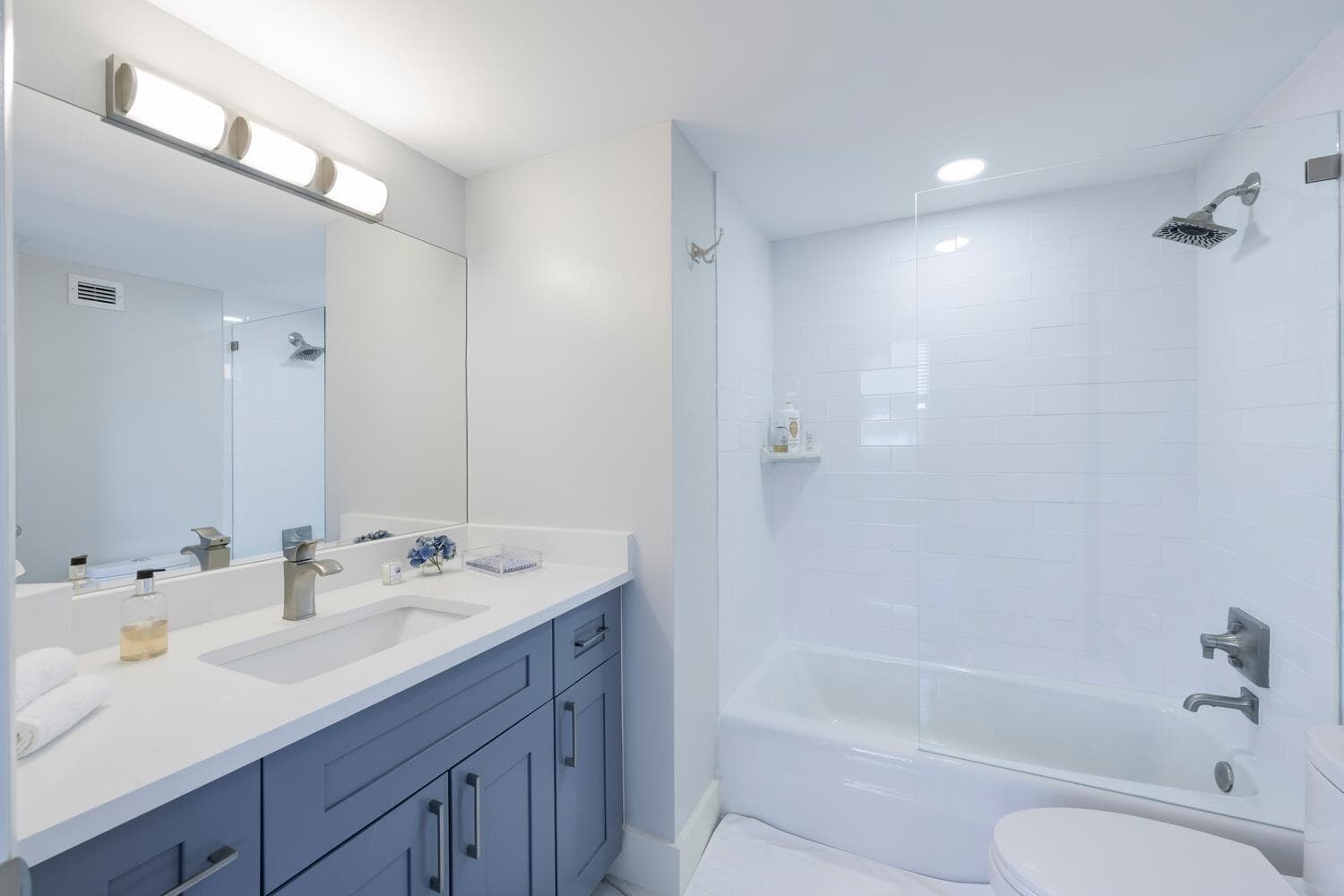 1701 S Flagler Dr Apt 709 Primary bath