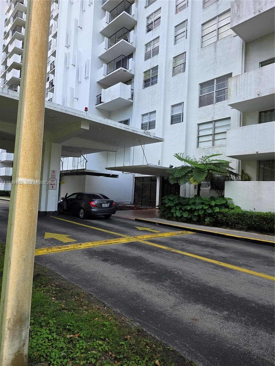 ENTRANCE DRIVEWAY