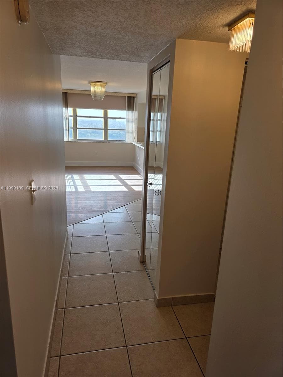 SPACIOUS FOYER ENTRANCE