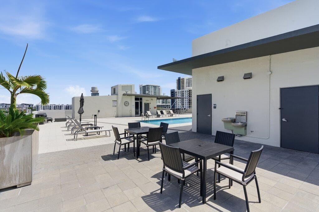 422 N Andrews-6.jpg-SMALL