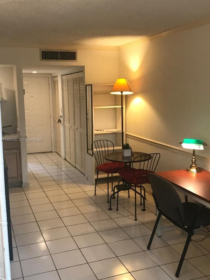 FURNISHED Studio with Tile floors