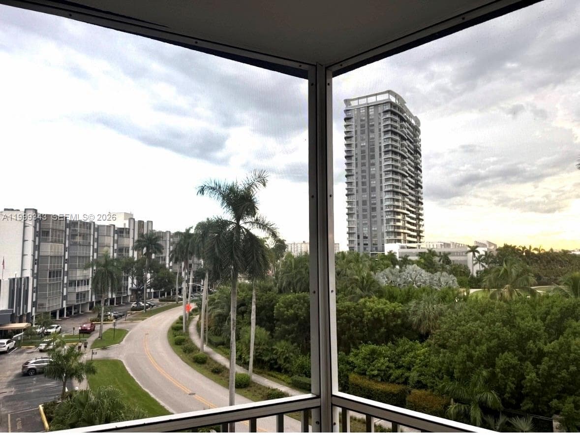 FAIRWAYS RIVIERA CONDO · #505 in Hallandale Beach - Photo 11