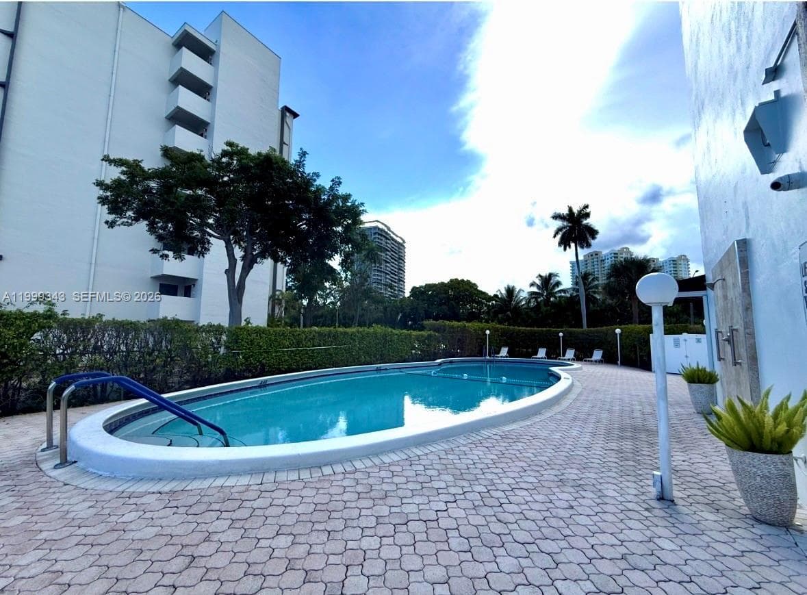 FAIRWAYS RIVIERA CONDO · #505 in Hallandale Beach - Photo 25