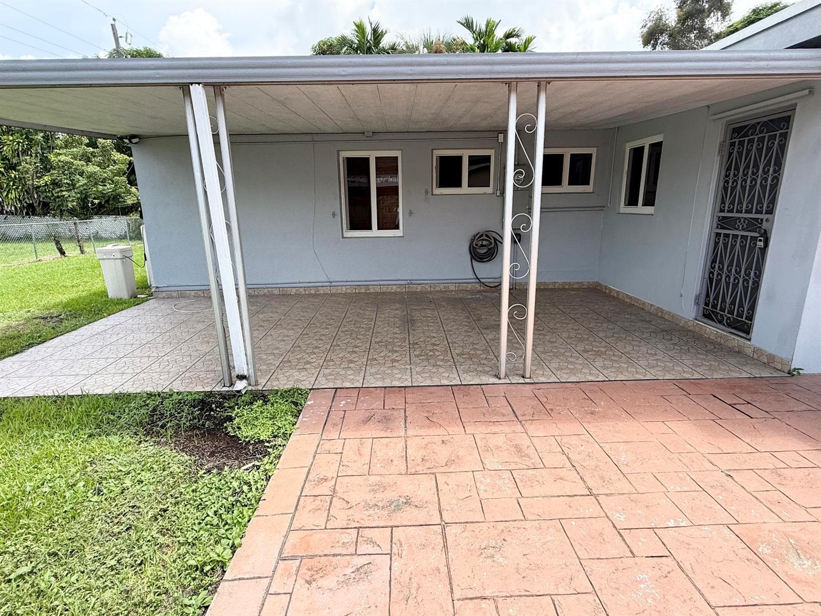 957 New Pic Carport