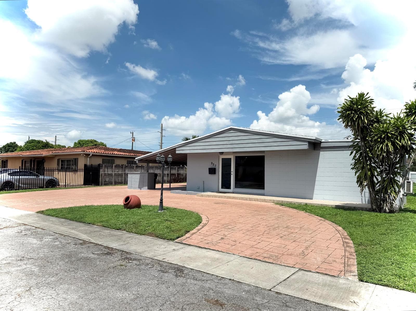 957 New Pic Front House 1