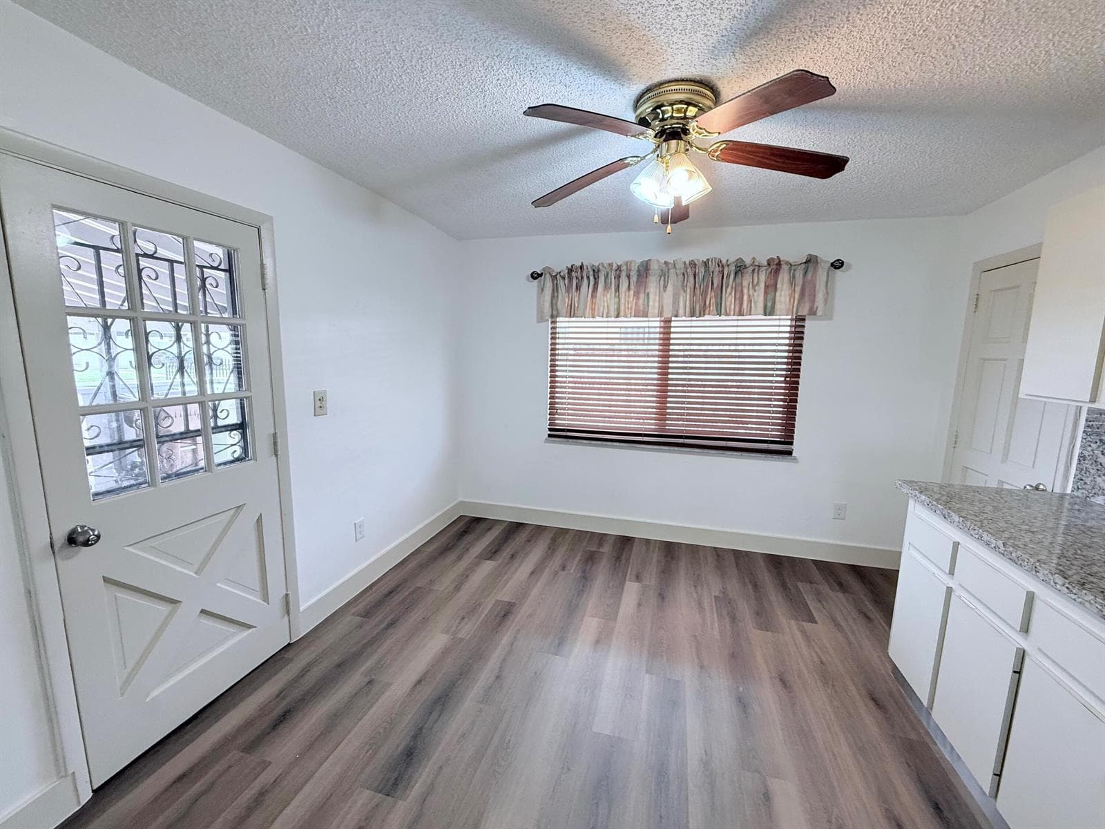957 New Pic Kitchen 1