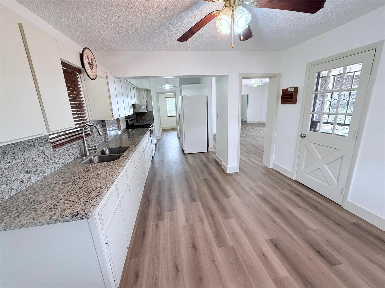 957 New Pic Kitchen 2