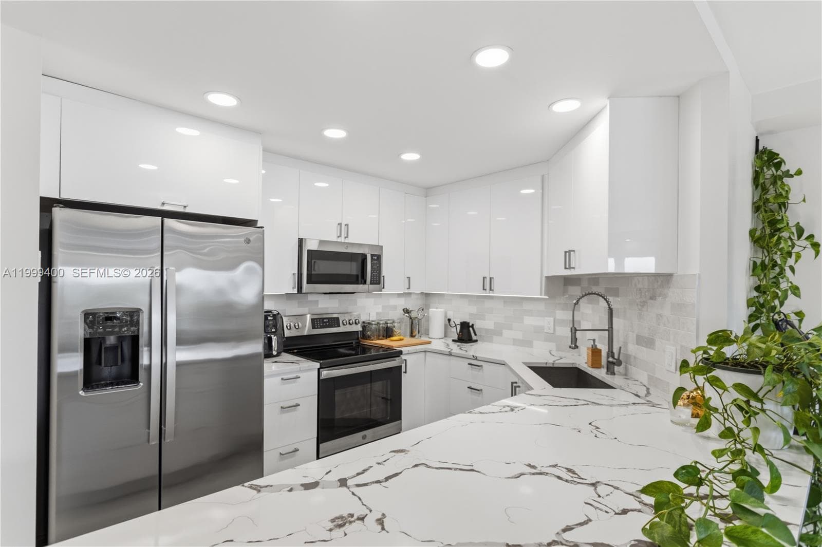 ESSEX TOWER · #407 in Fort Lauderdale - Photo 13