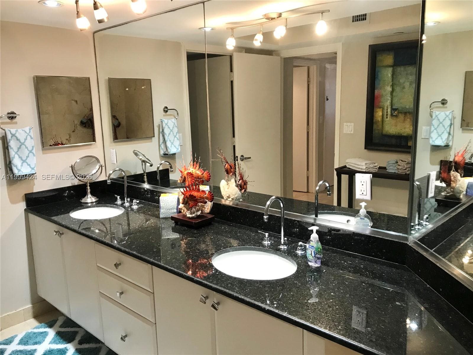 THE COLLINS CONDO · #1002 in Miami Beach - Photo 23