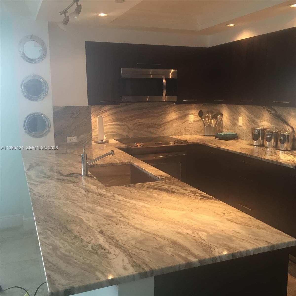 THE COLLINS CONDO · #1002 in Miami Beach - Photo 8