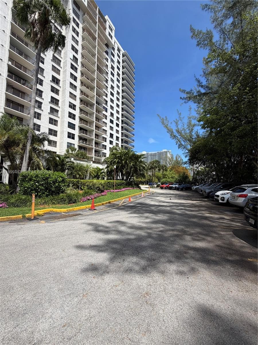 Biscayne Cove · #505 in Aventura - Photo 23