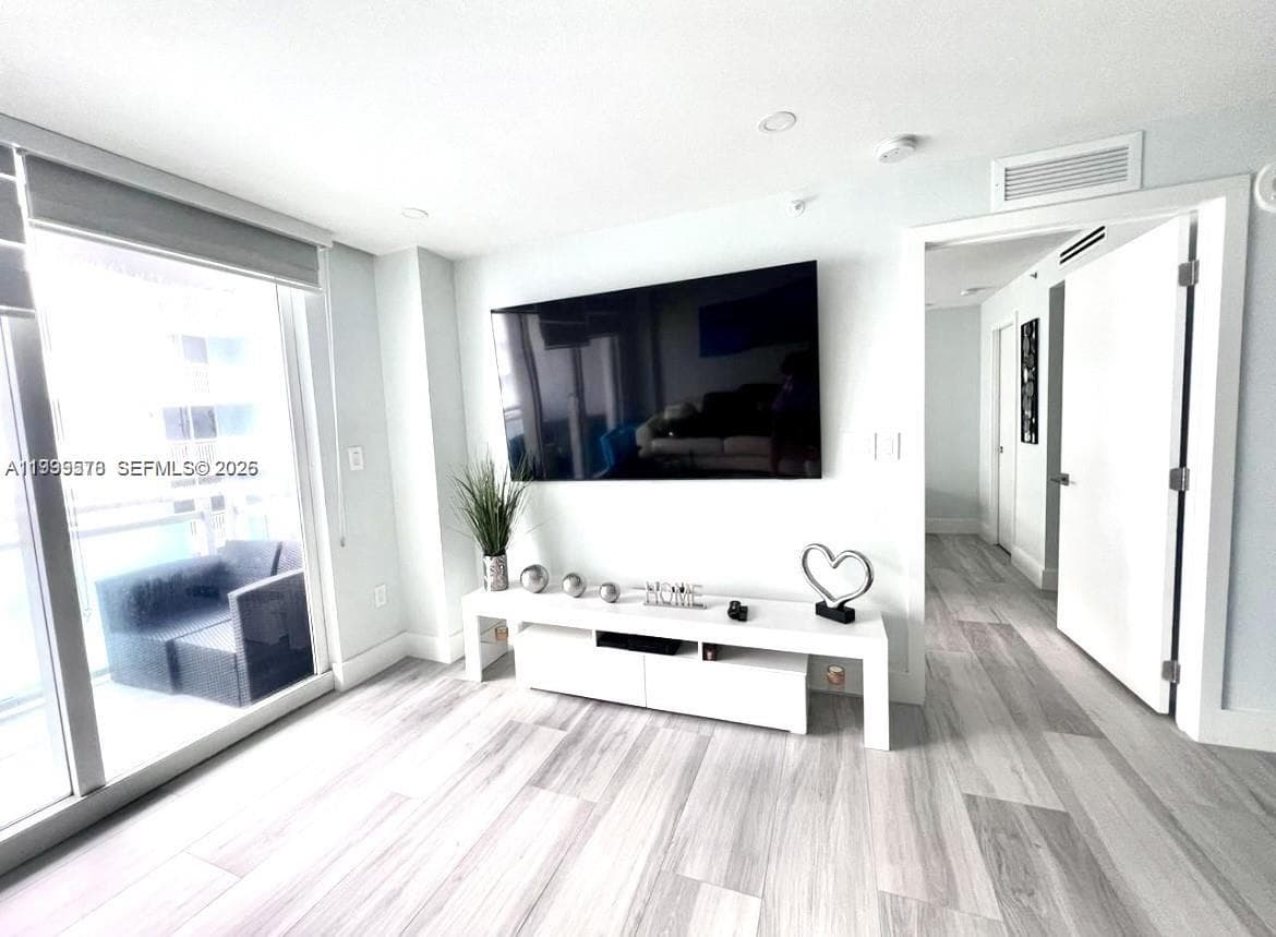 THE COLLINS CONDO · #806 in Miami Beach - Photo 3