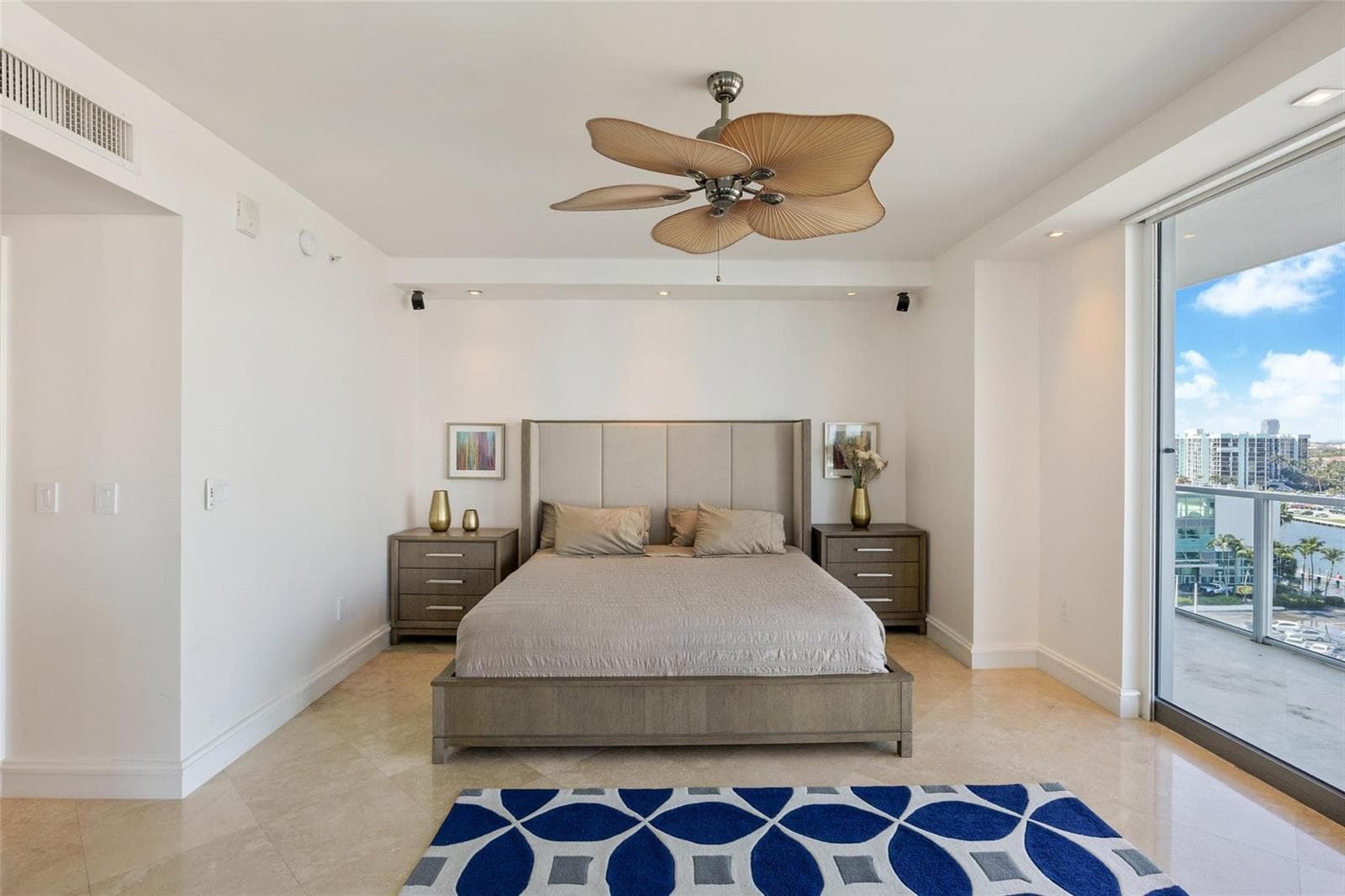 King size bed