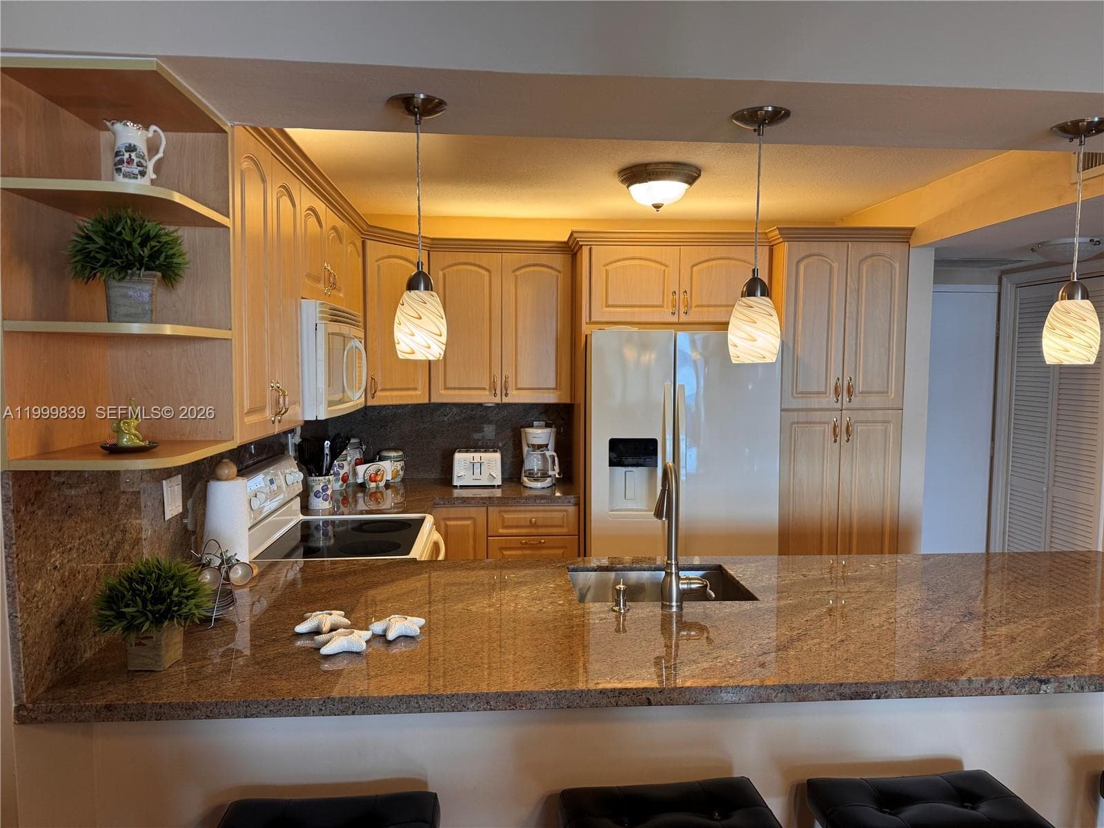 SEA AIR TOWERS CONDO · #421 in Hollywood - Photo 3