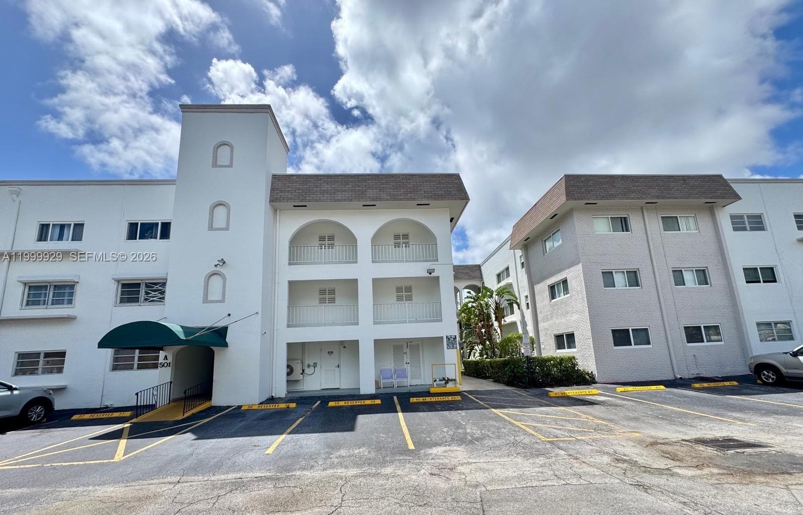 PARADISE VILLAS · #221-B in Hallandale Beach - Photo 2