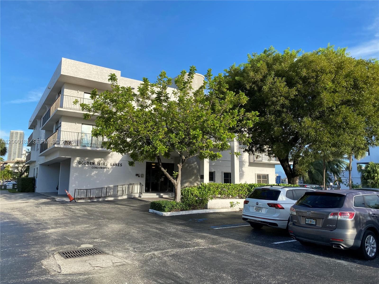 GOLDEN ISLES LAKES CONDO · #3D in Hallandale Beach - Photo 2