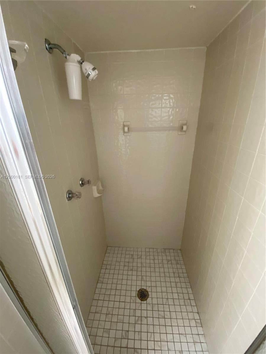 GOLDEN ISLES LAKES CONDO · #3D in Hallandale Beach - Photo 17