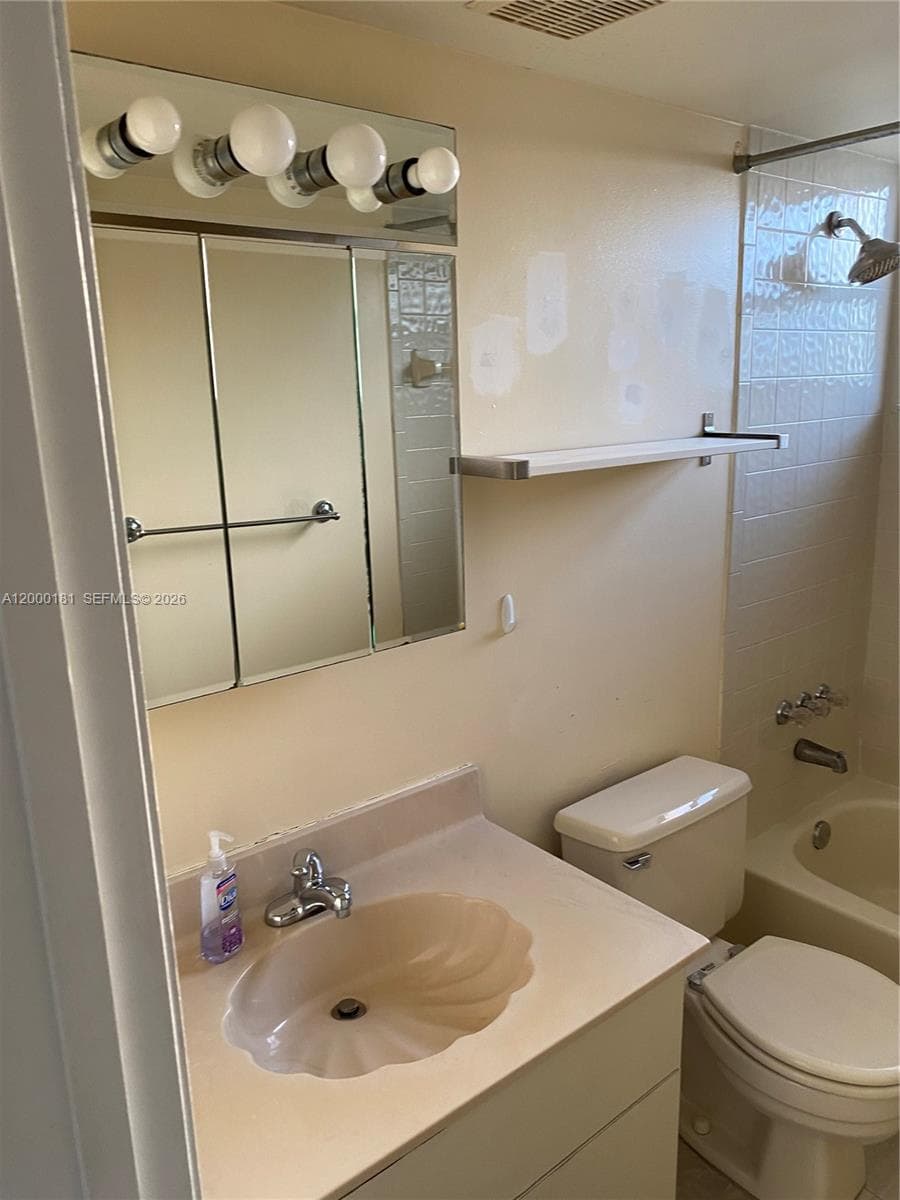 GOLDEN ISLES LAKES CONDO · #3D in Hallandale Beach - Photo 14