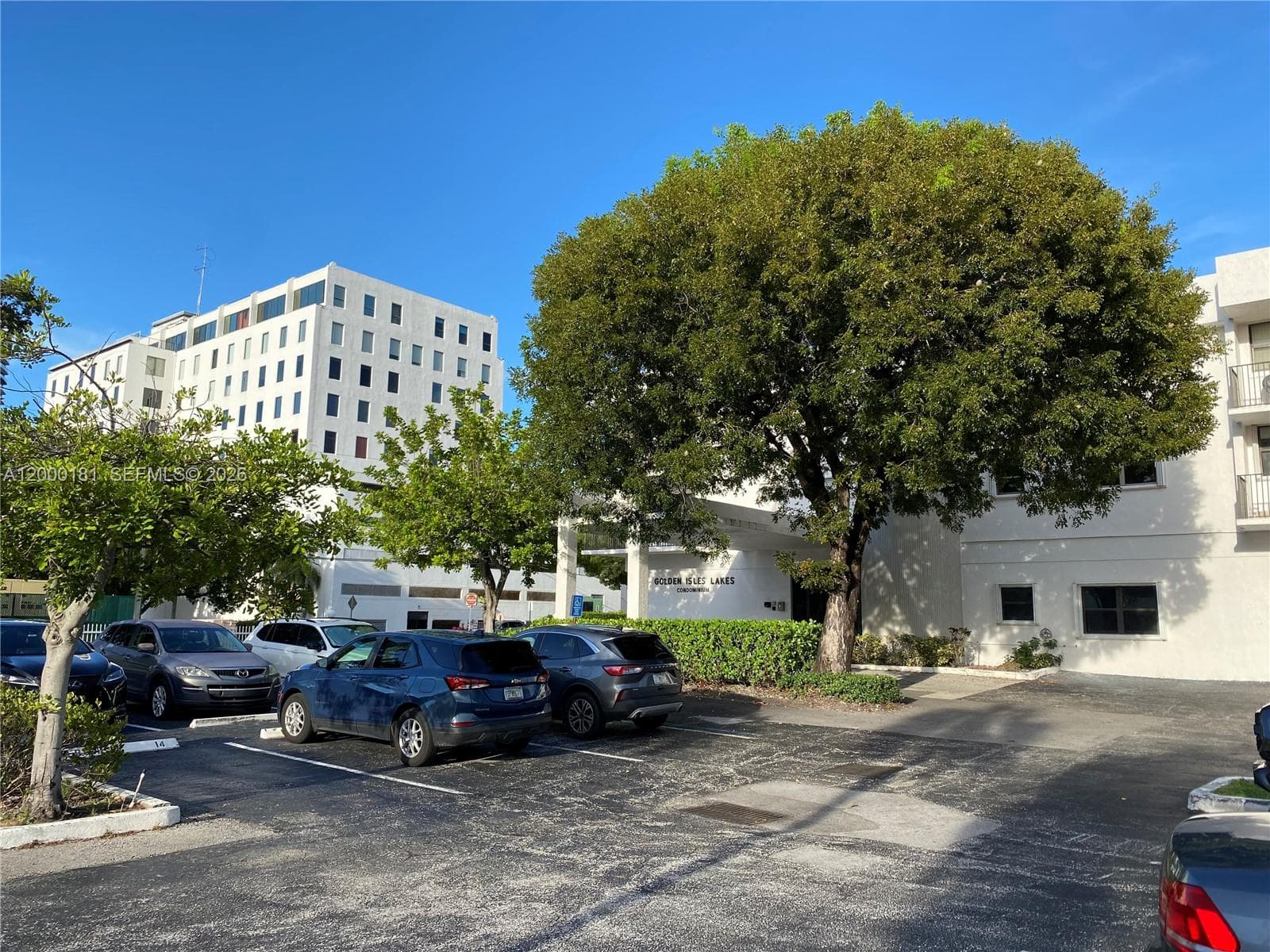 GOLDEN ISLES LAKES CONDO · #3D in Hallandale Beach - Photo 25