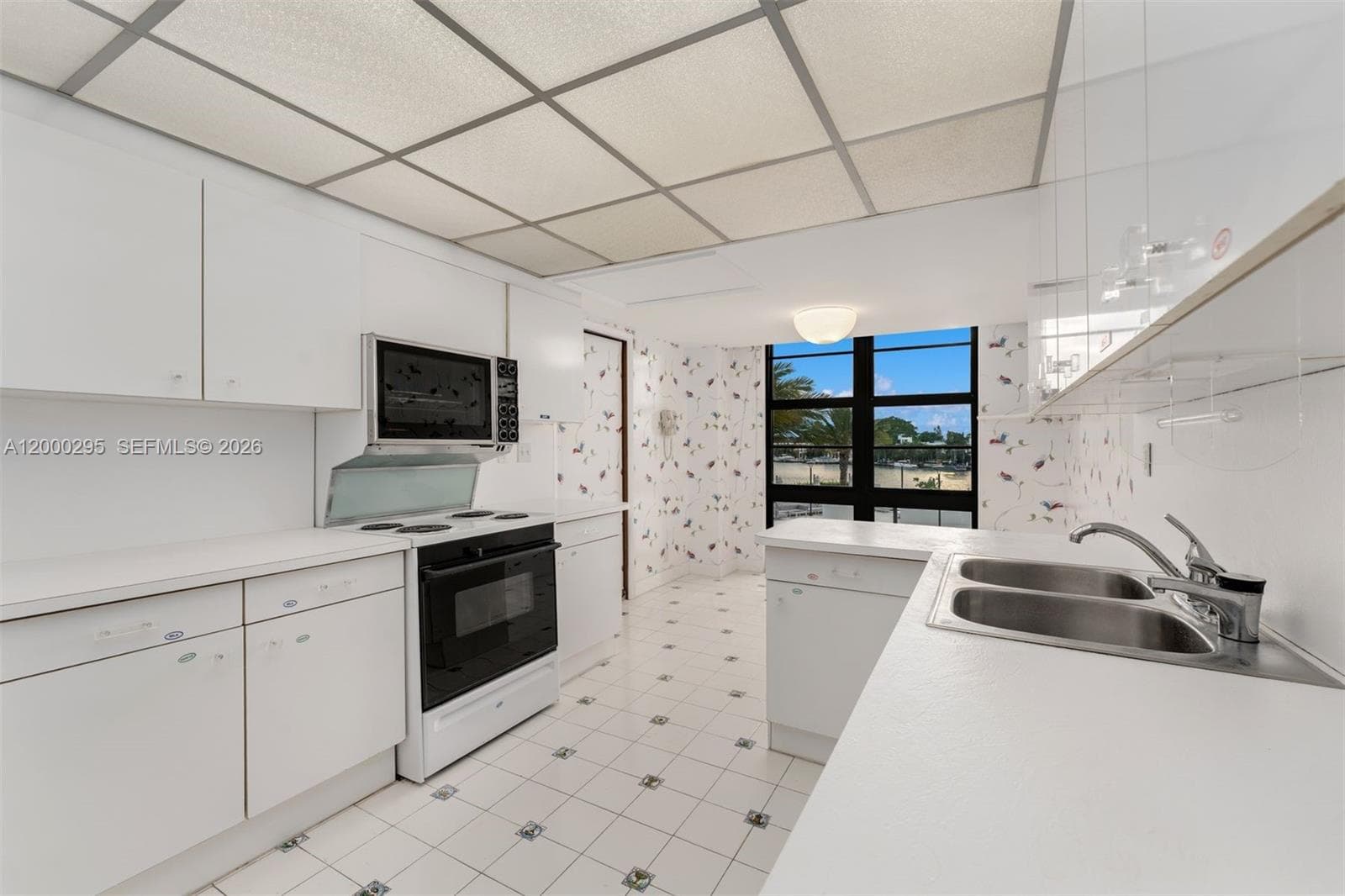 TOWERHOUSE CONDO · #304 in Miami Beach - Photo 6