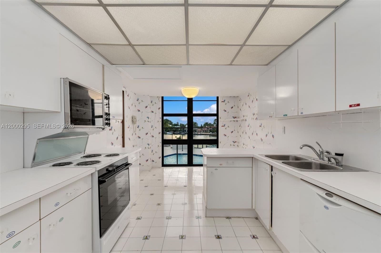 TOWERHOUSE CONDO · #304 in Miami Beach - Photo 4